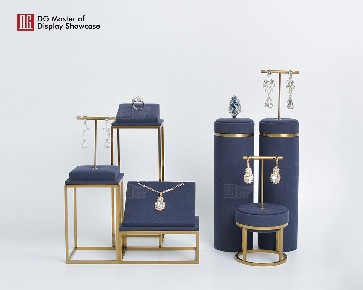DG Showcase Luxury High End Jewelry Display Props Metal Stand Necklace Bust For Sale 10