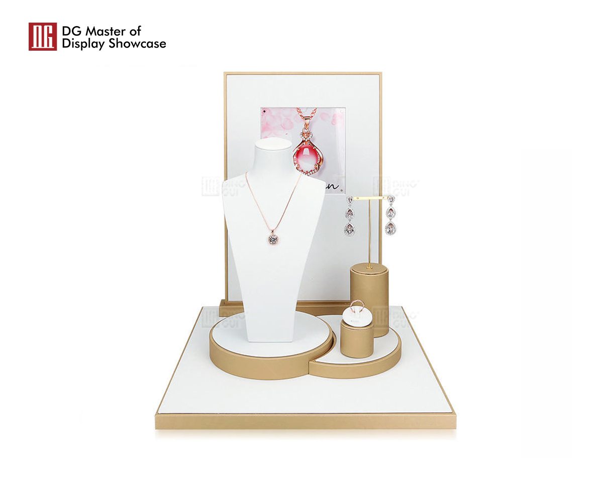 DG Showcase, sada rekvizít na vystavenie luxusných šperkov na mieru pre interiérový dizajn obchodu 8