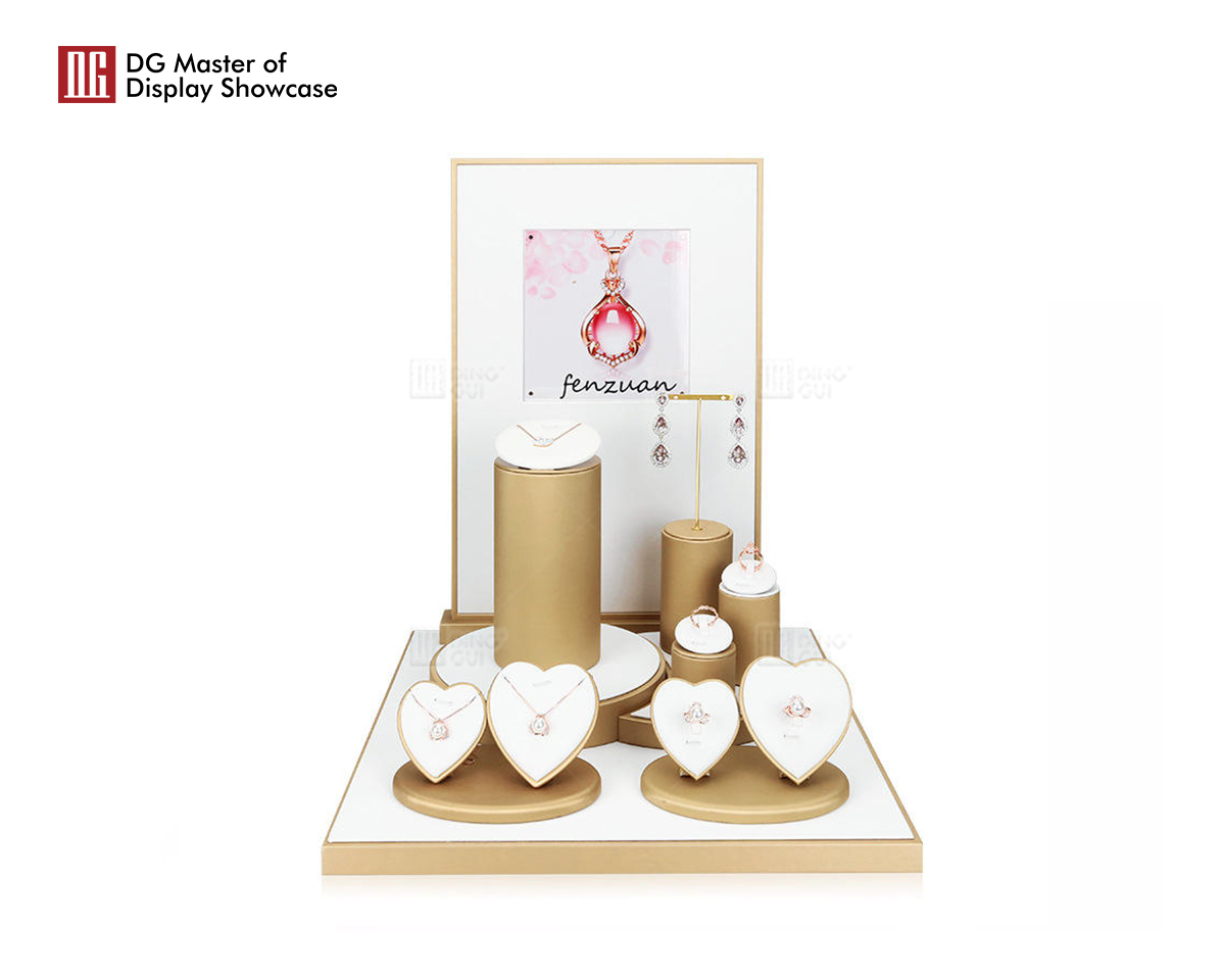 DG Showcase, sada rekvizít na vystavenie luxusných šperkov na mieru pre interiérový dizajn obchodu 7