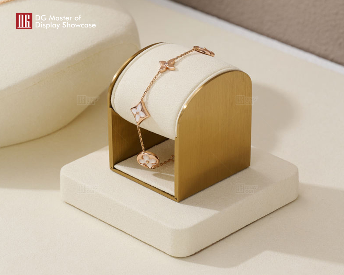 DG showcase New Jewelry Display Sets Metal PU Leather Ring Earrings Necklace Holder Props 9