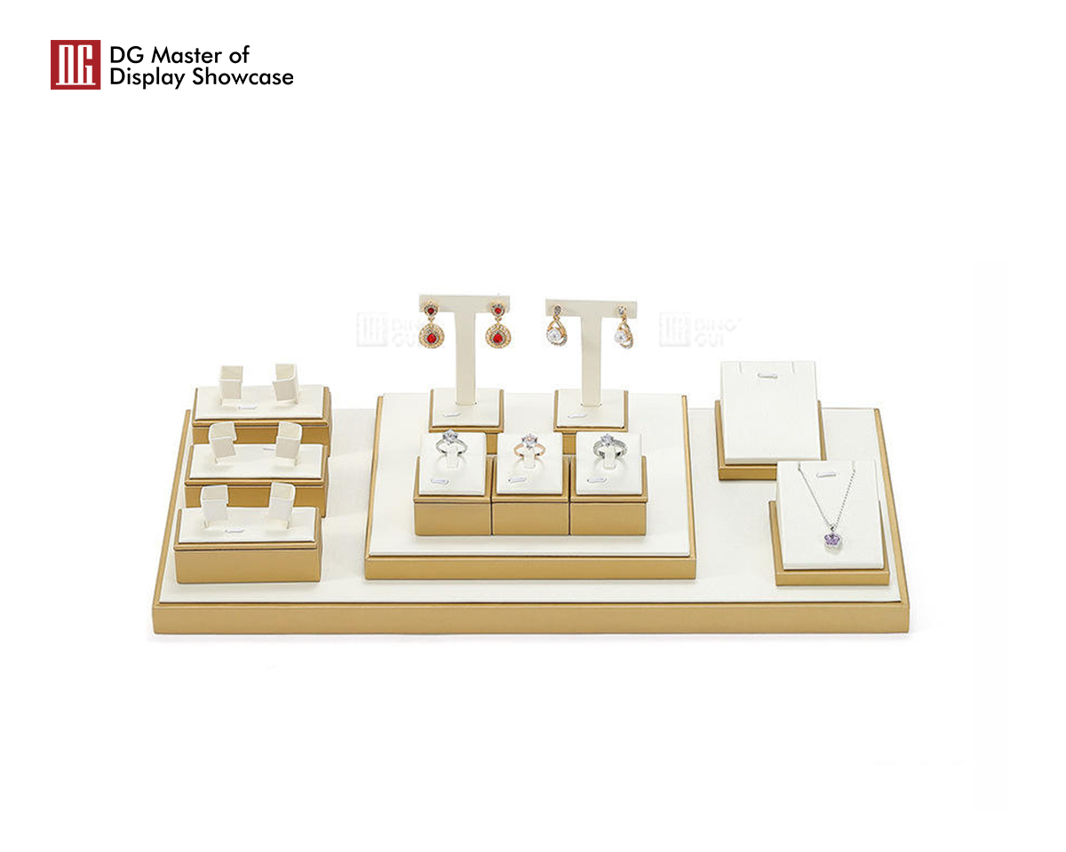 DG Showcase Brugerdefinerede Smykkedisplayrekvisitter Høj kvalitet Halskæde Display Stand Pu læder Smykke Display Set 7