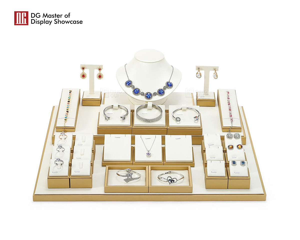 DG Showcase Brugerdefinerede Smykkedisplayrekvisitter Høj kvalitet Halskæde Display Stand Pu læder Smykke Display Set 6