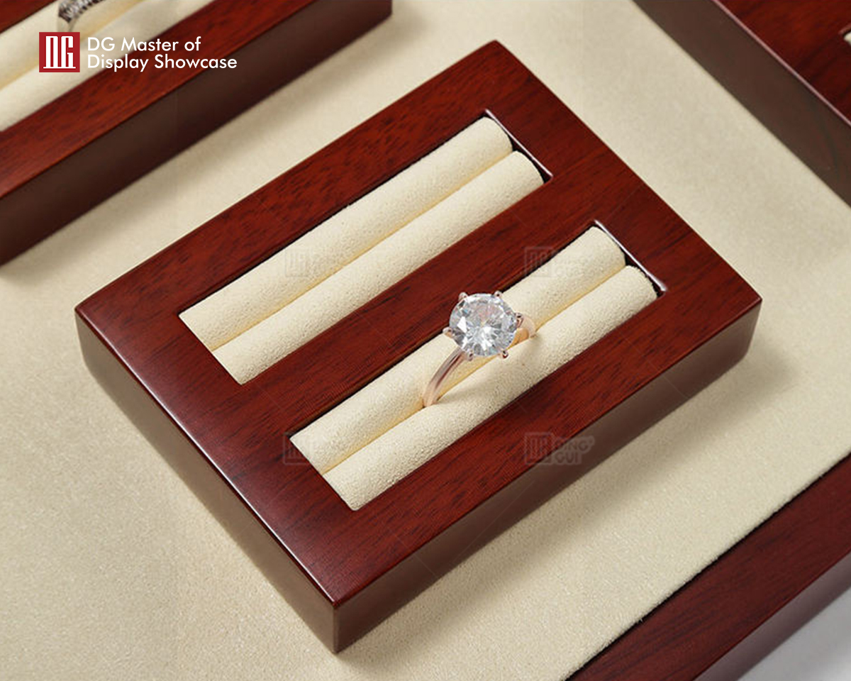 DG showcase luxusný náramok prívesok náhrdelník rekvizity drevené šperky displej sada pre vitrínu 9