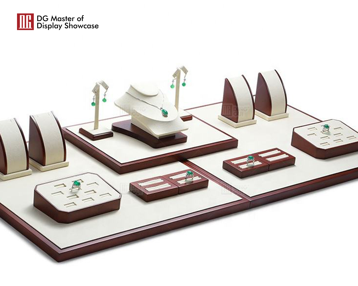 DG showcase luxusný náramok prívesok náhrdelník rekvizity drevené šperky displej sada pre vitrínu 7
