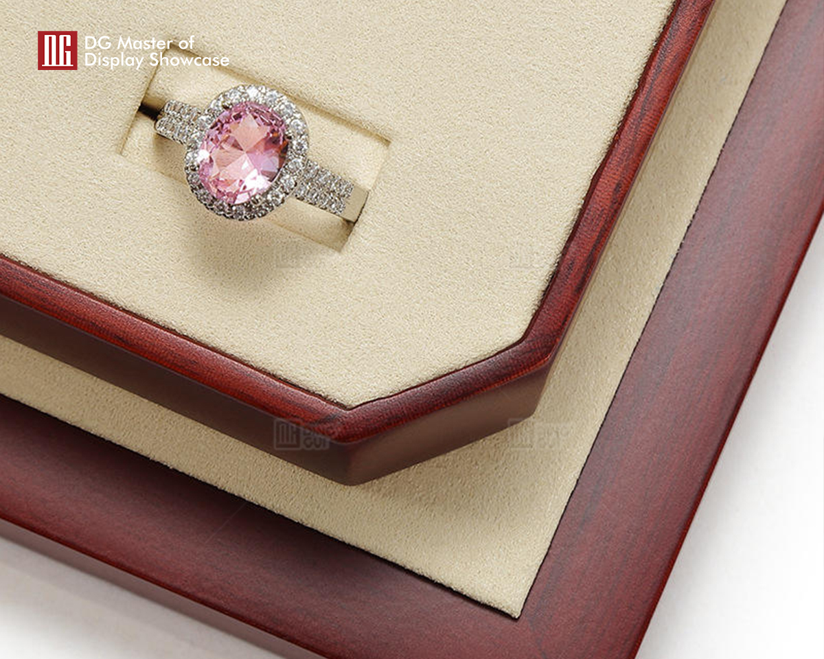 DG showcase luxusný náramok prívesok náhrdelník rekvizity drevené šperky displej sada pre vitrínu 10