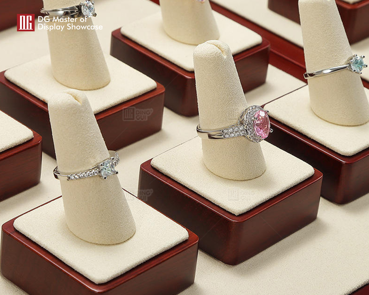 DG showcase luxusný náramok prívesok náhrdelník rekvizity drevené šperky displej sada pre vitrínu 8