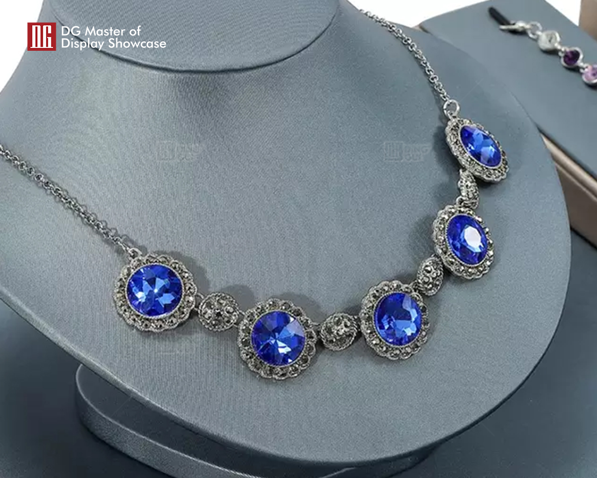 DG Showcase Luxury Jewelry Display Props Set Jewellery Necklace Busts Bracelet Pendant Earring Ring 10
