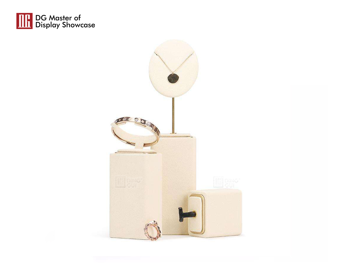 Stojan na šperky DG Showcase béžový, rekvizity pre vitrínu obchodu 9