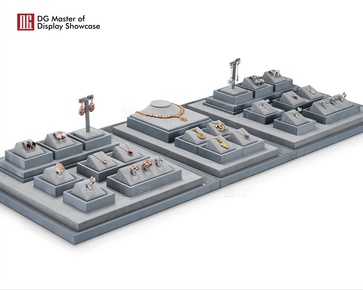 DG Showcase Πολυτελή OEM ODM Κοσμήματα Display Σετ Μόνιμα Βραχιόλια Κολιέ Δαχτυλίδι Props 1
