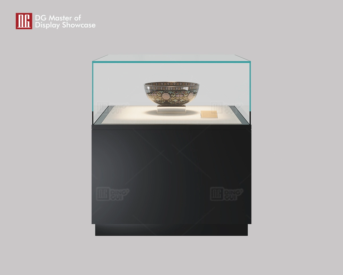 DG's new square island display cabinet for museums 1