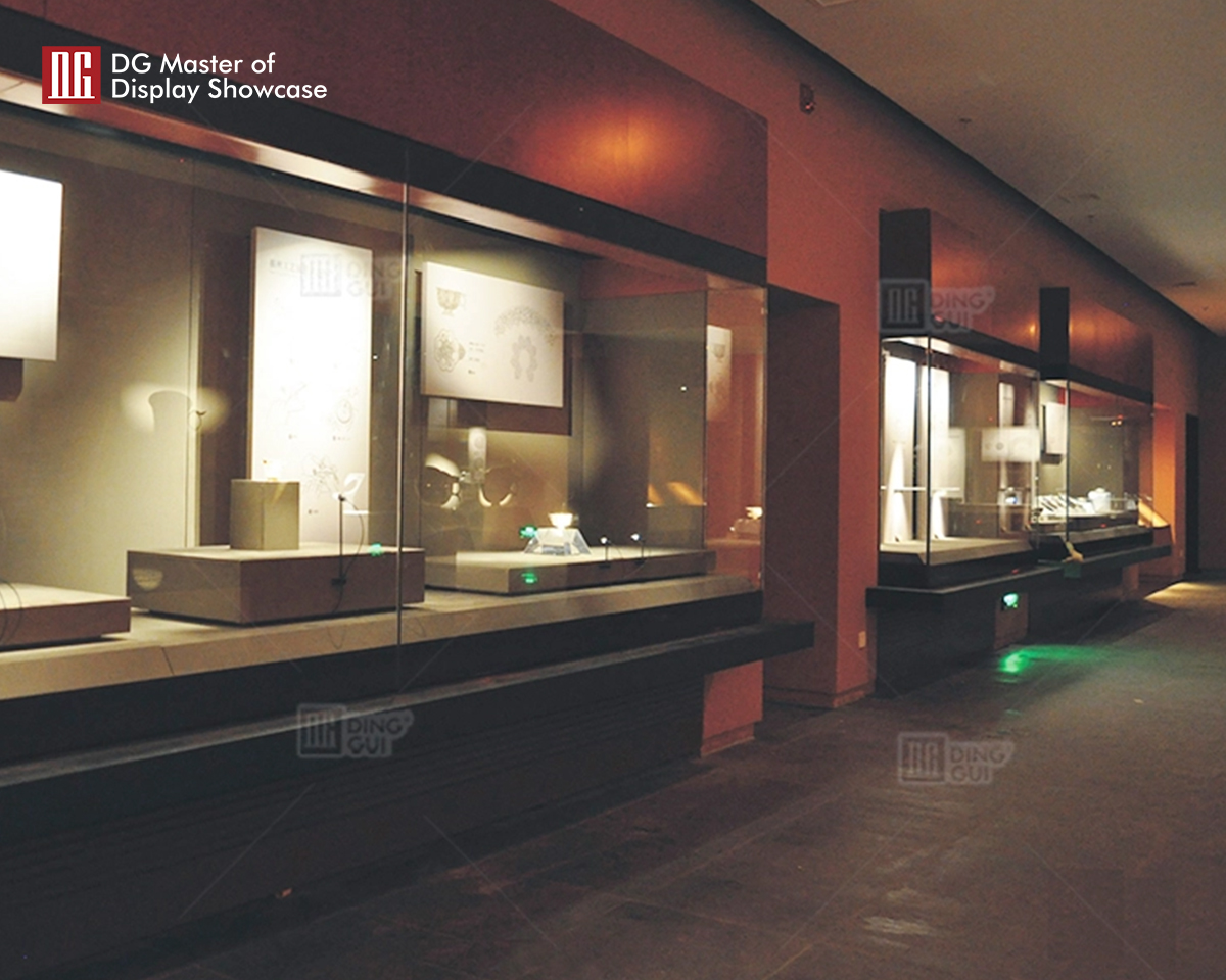 DG Showcase museum antigong salamin display showcase free standing cabinet vintage na disenyo 9