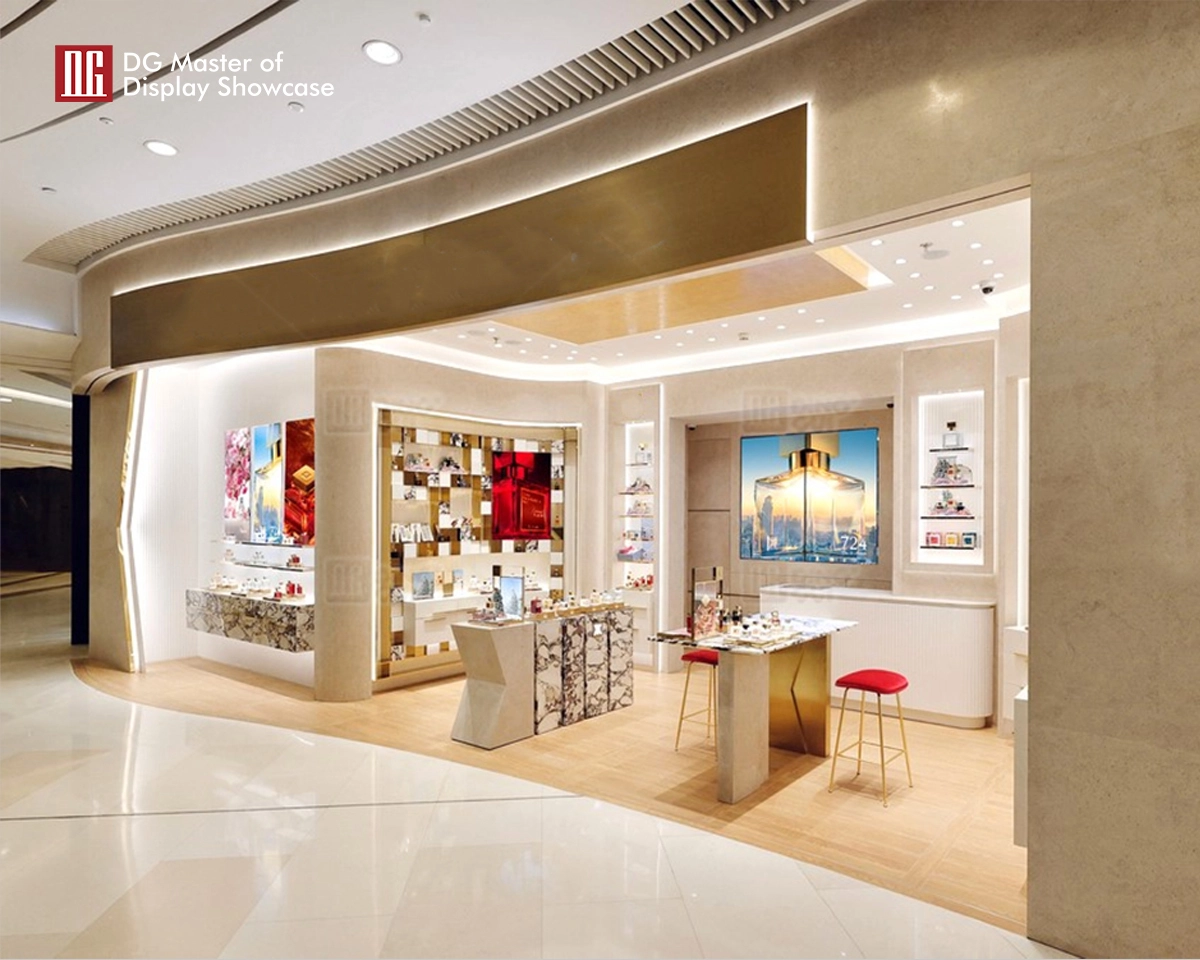 DG Showcase Lyslilla Parfumebutik Vitrineskab Vitrine Producent 1