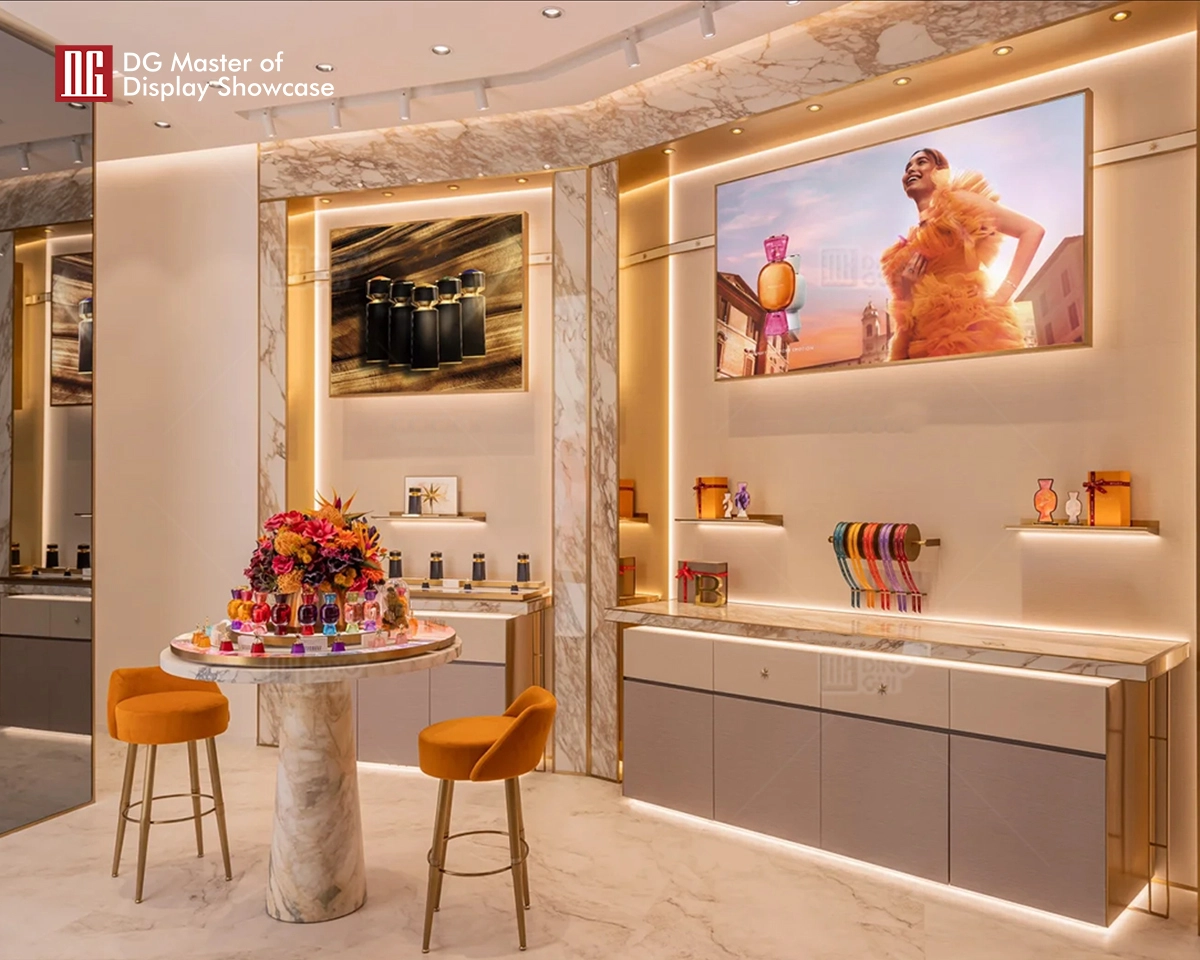 Vitrína na parfumy DG Showcase, módny dizajnový stojan 1