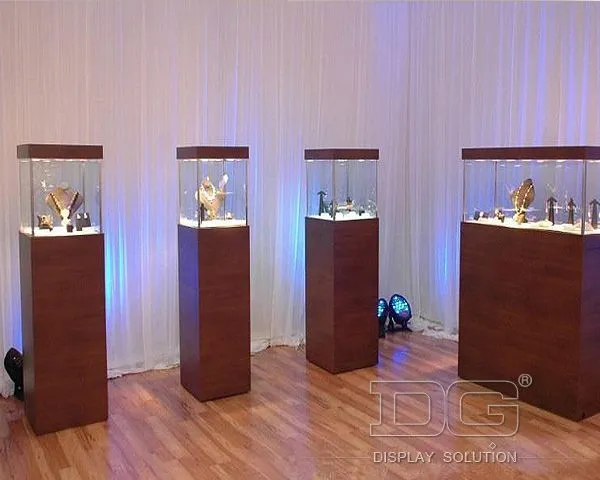 DG Showcase Luksus smykkemontre til luksusbrug Smykkebutik Showcase Projekt 1