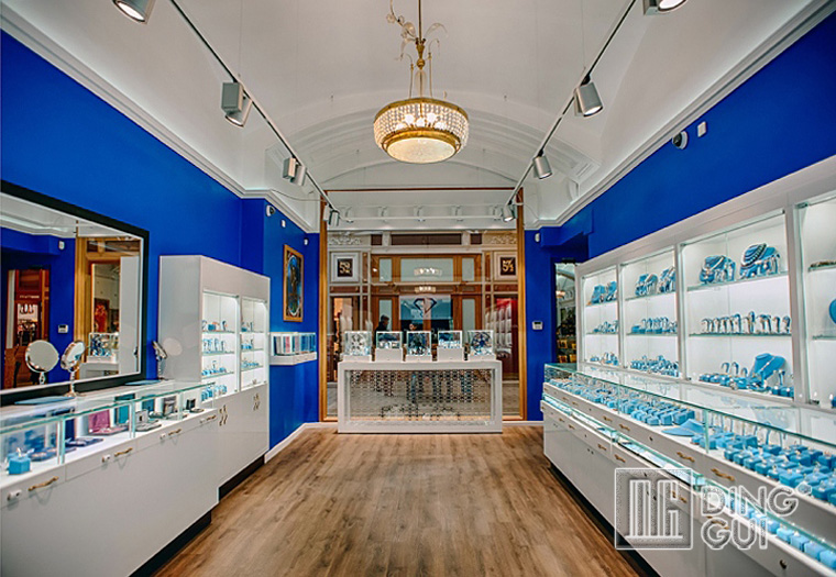 Διακόσμηση πάγκου βιτρίνας κοσμημάτων μινιμαλιστικού καταστήματος κοσμημάτων DG Showcase 4