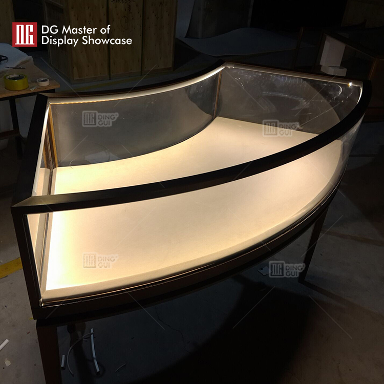 DG Display Showcase | creative optical shop display cabinets with custom services 10