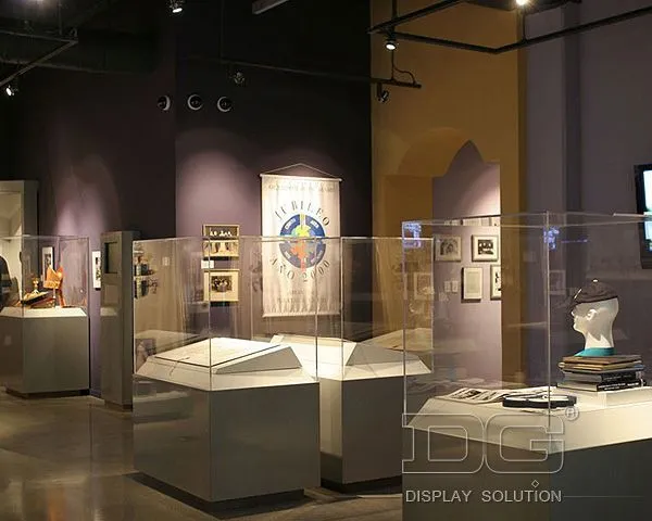 DG Showcase Vetrina personalizzata per museo storico Vetrina indipendente in vetro temperato grigio 1