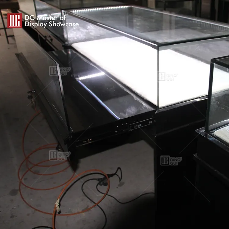 Optical Showcase at Wholesale Prices | DG Display Showcase1 5