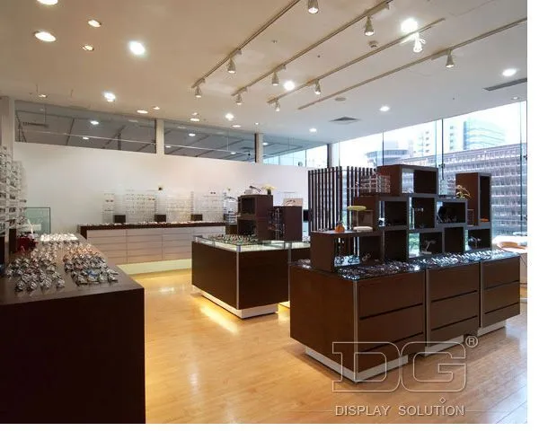 Stojany na módní dřevěné brýle DG Showcase, optická vitrína 1