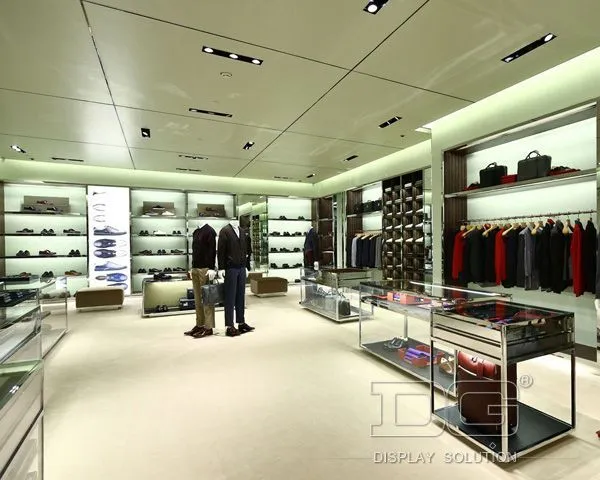 Výkladná skriňa s oblečením GR57 Fashion Mall 1