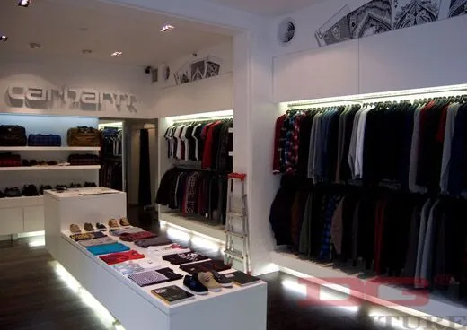 GR143 Výkladné skrine módneho oblečenia 1