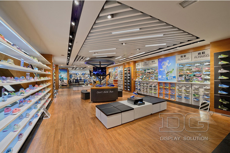  Οικολογικά έπιπλα καταστήματος αθλητικών υποδημάτων από ξύλο για Xtep