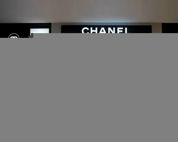 CM80 Luxury Wooden Cosmetic Shop Furniture 1