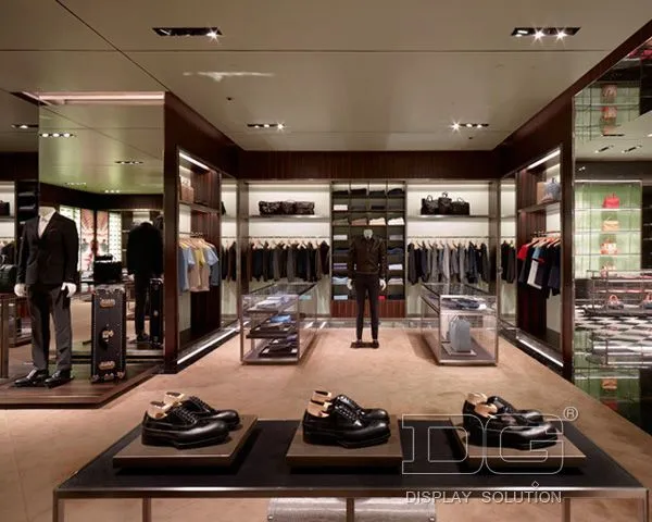 GR52 Expositores de pared para ropa de mujer 1