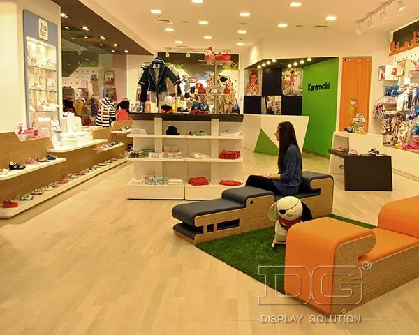 KG24 Makukulay na Pambata na Display Rack ng Tindahan ng Damit 1