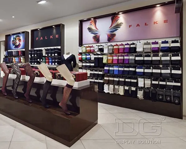 UG06 Σχεδιασμός βιτρίνας καταστήματος εσωρούχων 1