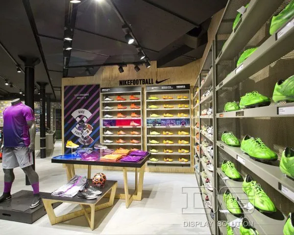 FT65 Τελευταία ξύλινη βάση εμφάνισης καταστήματος παπουτσιών για τη Nike 1