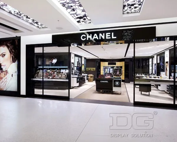 CM39 Luxury Cosmetic Store Interior Design 1