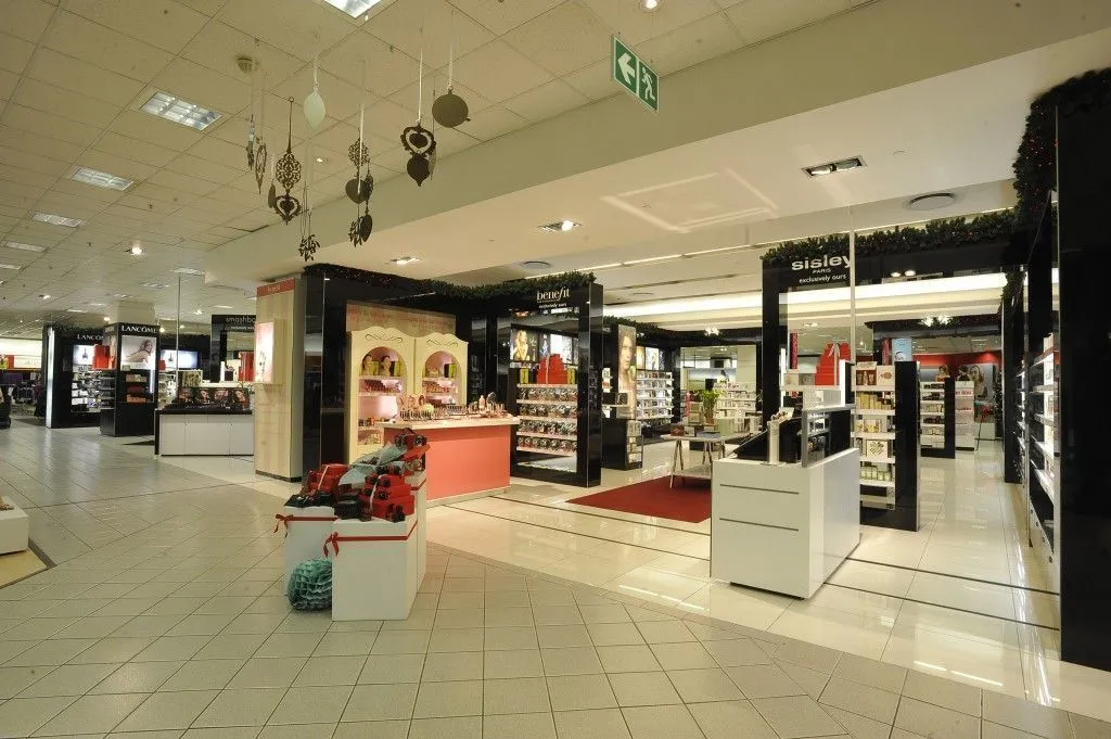 CM73 Wooden Make Up Store Displays 1