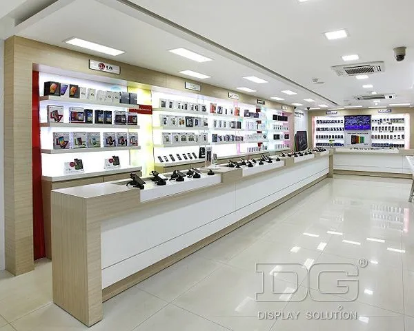 EL14 Fashion Phone Shop Merchandising 1