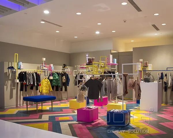 KG19 Βάση και ράφι για παιδικά ρούχα 1