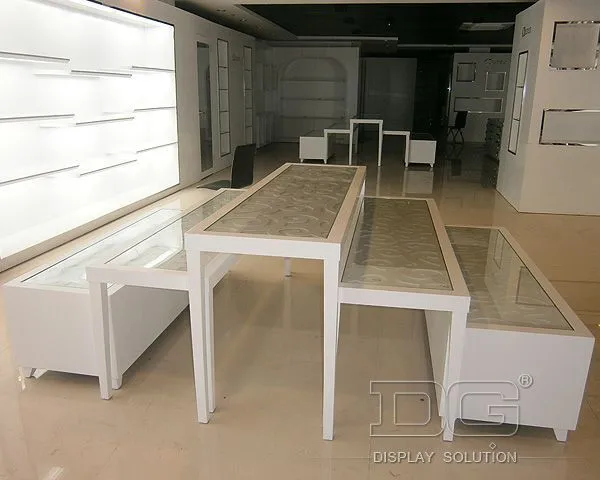 GR28 Βάση επίδειξης ρούχων και επιτοίχια βάση επίδειξης για τζιν Armani 1