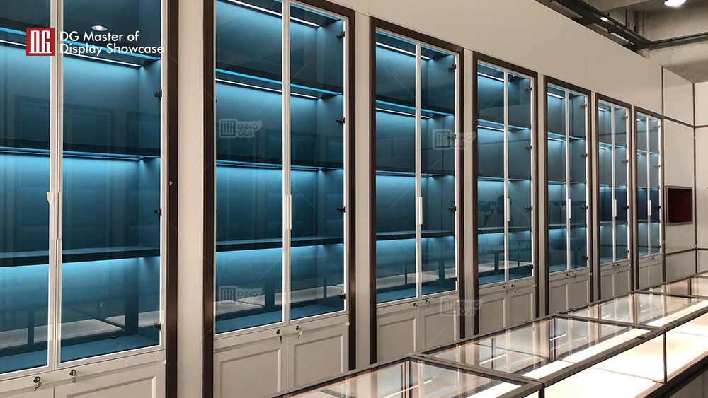 Projekt vitríny pro luxusní klenotnictví v USA 10