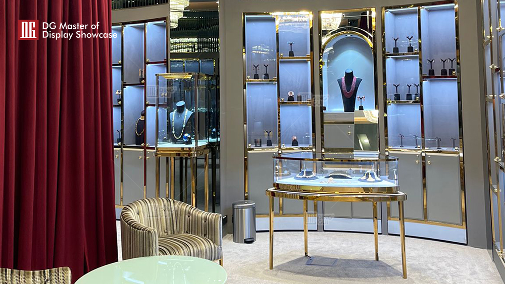 Specialdesignat utställningsprojekt för exklusiva lyxsmycken i Dubai 9