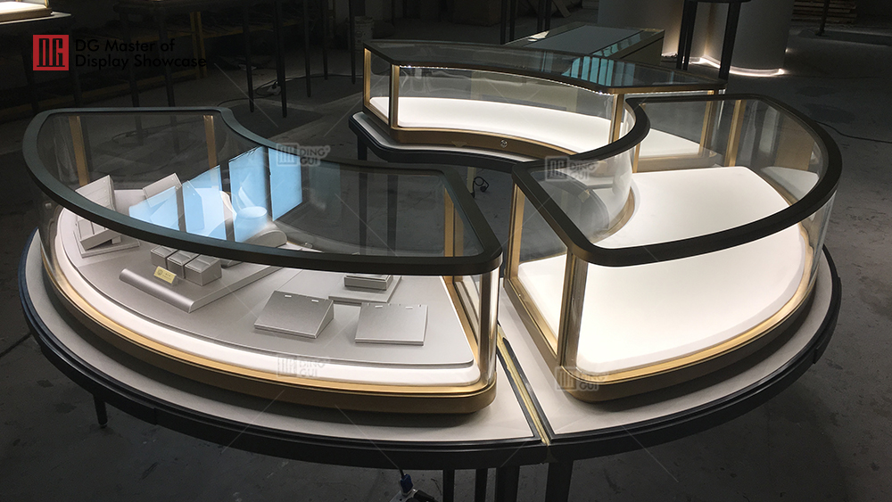 High-End Luxury Jewelry Showcase Project 4