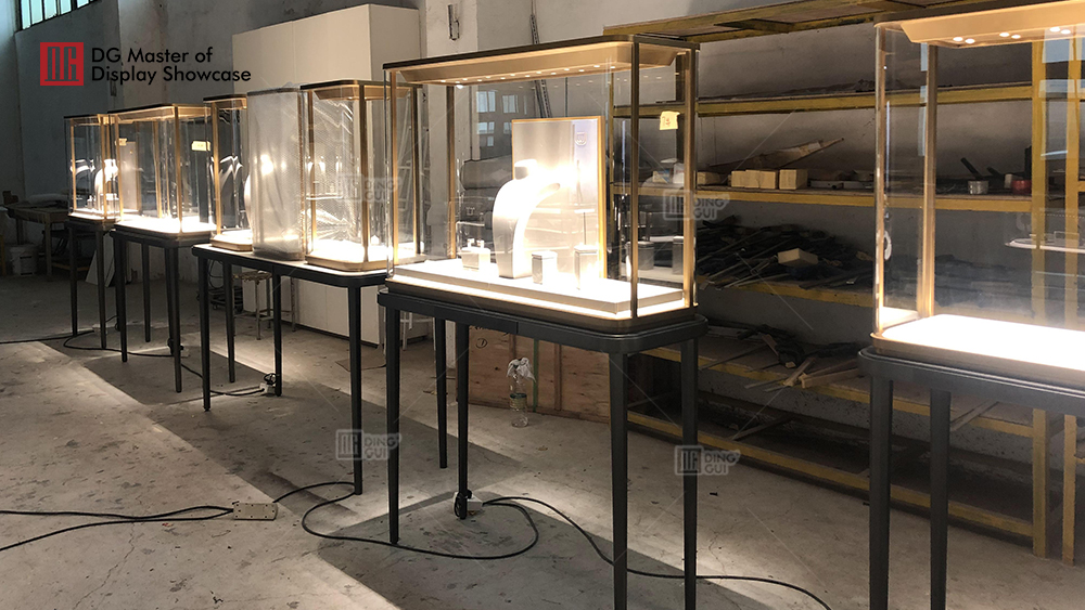 High-End Luxury Jewelry Showcase Project 3