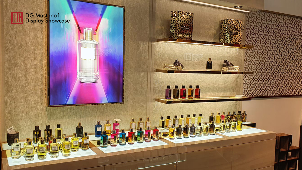 Projet fir e Luxus-Parfum-Vitrine op Franséisch 10