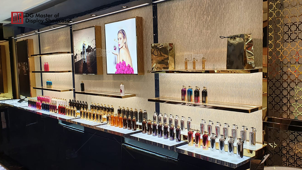 Projet fir e Luxus-Parfum-Vitrine op Franséisch 9