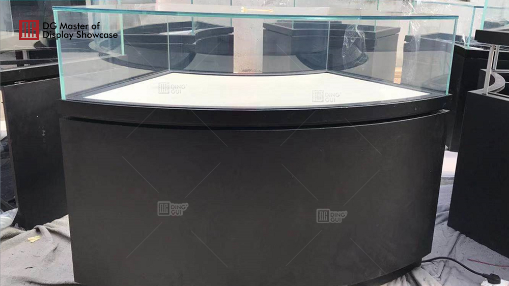 Saudi Museum Display Showcase Project 7