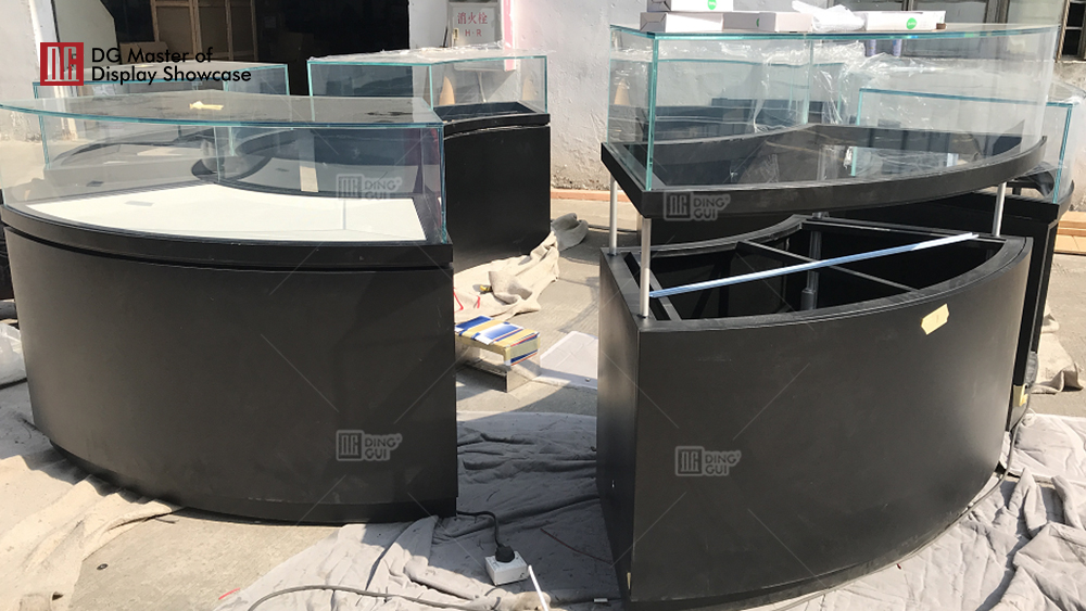 Saudi Museum Display Showcase Project 8