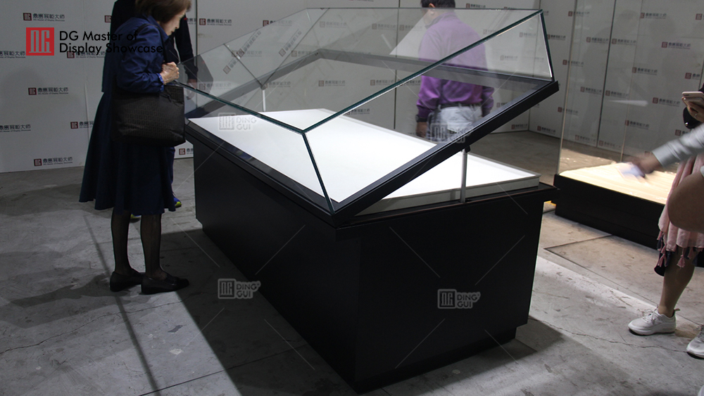 Japanese History Museum showcase custom project 2