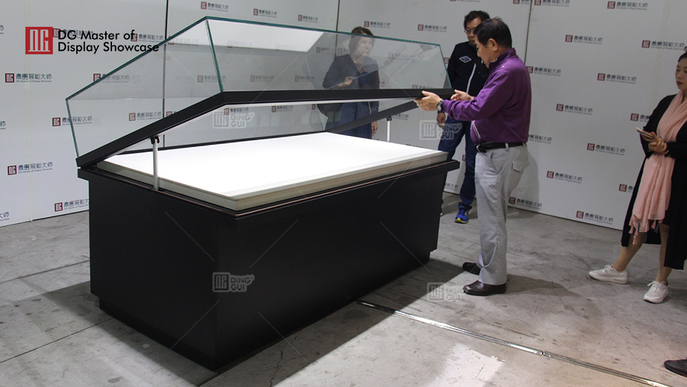 Japanese History Museum showcase custom project 3