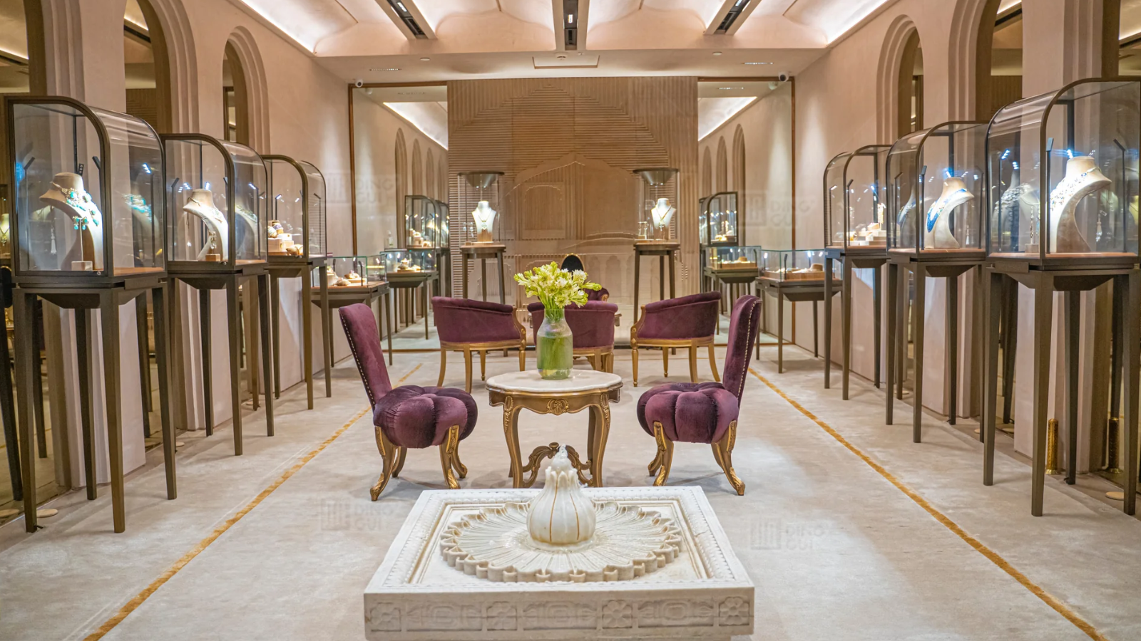 Vilken typ av juvelerarbutik kan locka uppmärksamheten hos hustrun till Asiens rikaste man? 2