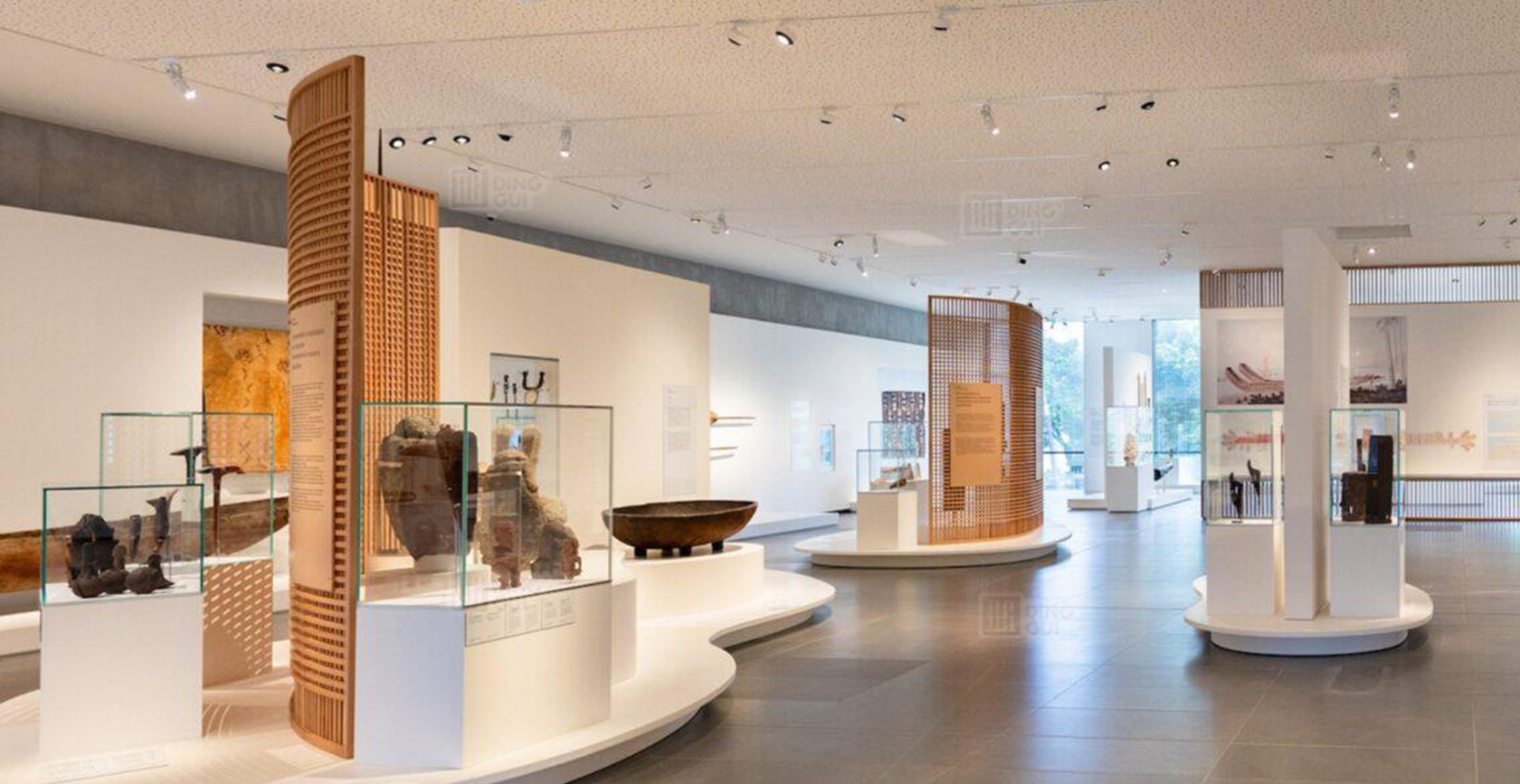 French museum display cases design project 3