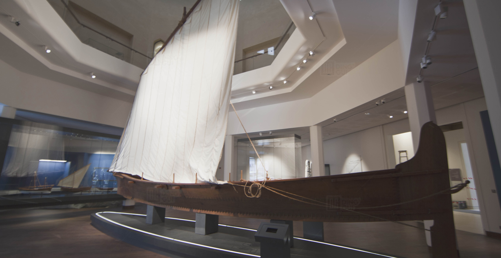 Oman National Museum Display Case Design 4