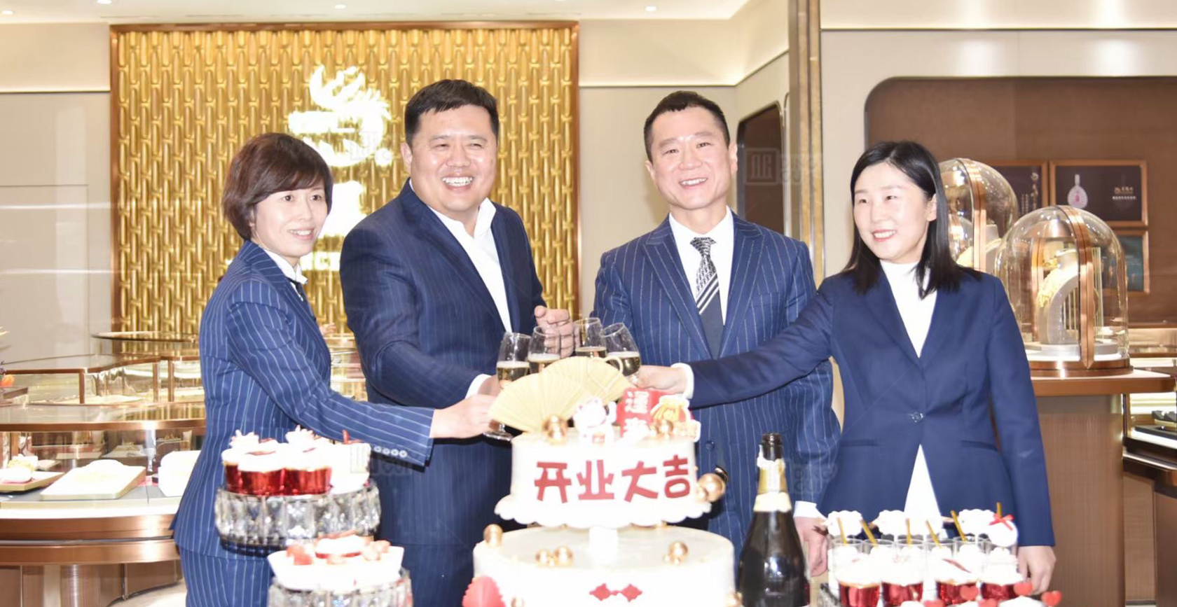 Laofengxiang Luxury Jewelry Store Showcase Project 4